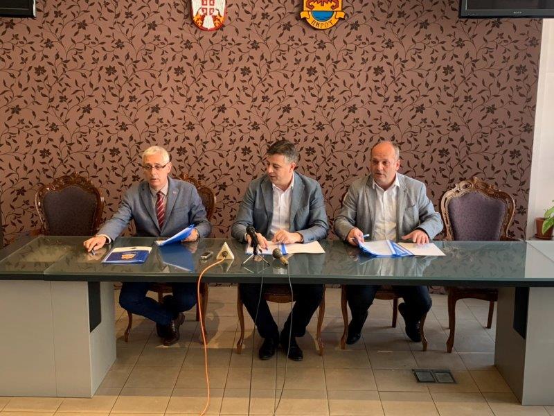 Saradnju izme�u Grada Pirota, PKS - RPK Ni� i UOP komore Pirot